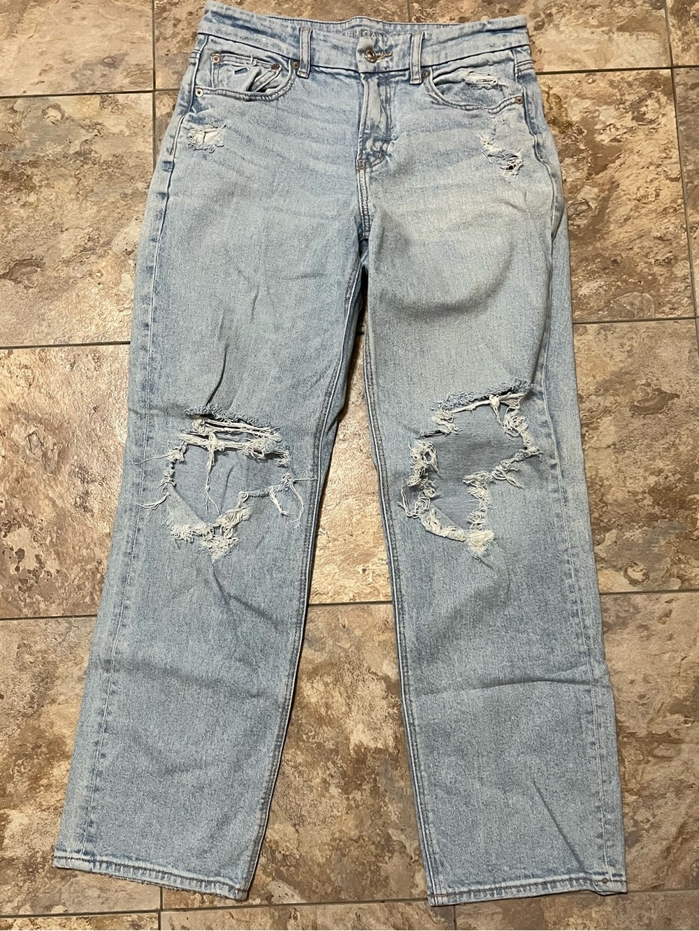 American Eagle Women’s Light Wash Distressed Straight-Leg Jeans